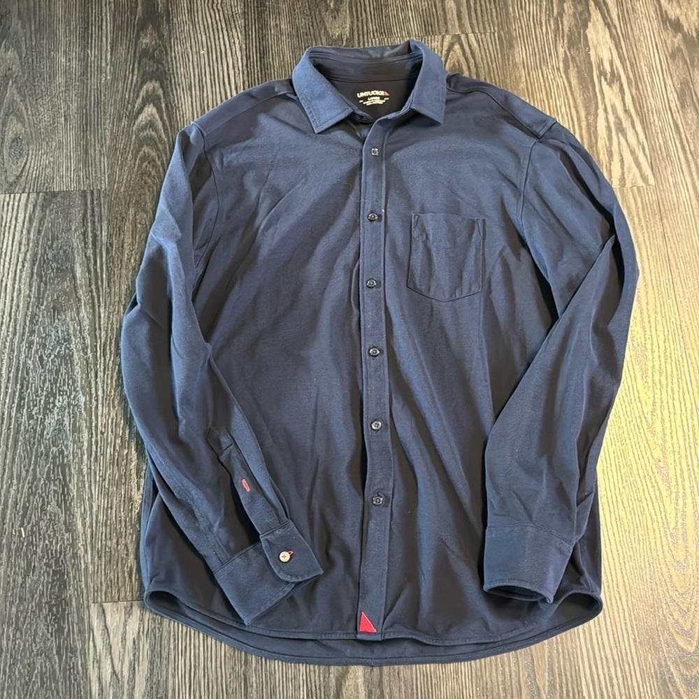 🍍UNTUCK IT CASUAL BUTTON DOWN🍍SZ LARGE-NAVY🍍PIT TO PIT 22”🍍LENGTH 29”🍍